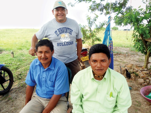 Jhon Jorge (green shirt) on a missionary trip with Cains&rsquo; partner, Alberto Gonz&aacute;lez