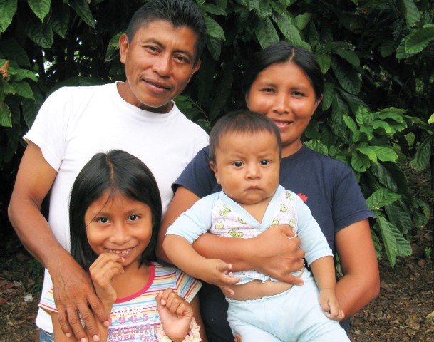 Jos&eacute; Arturo, Janet and family